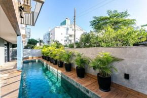 Apto com piscina a 6 min da praia de Jurerê JPR217